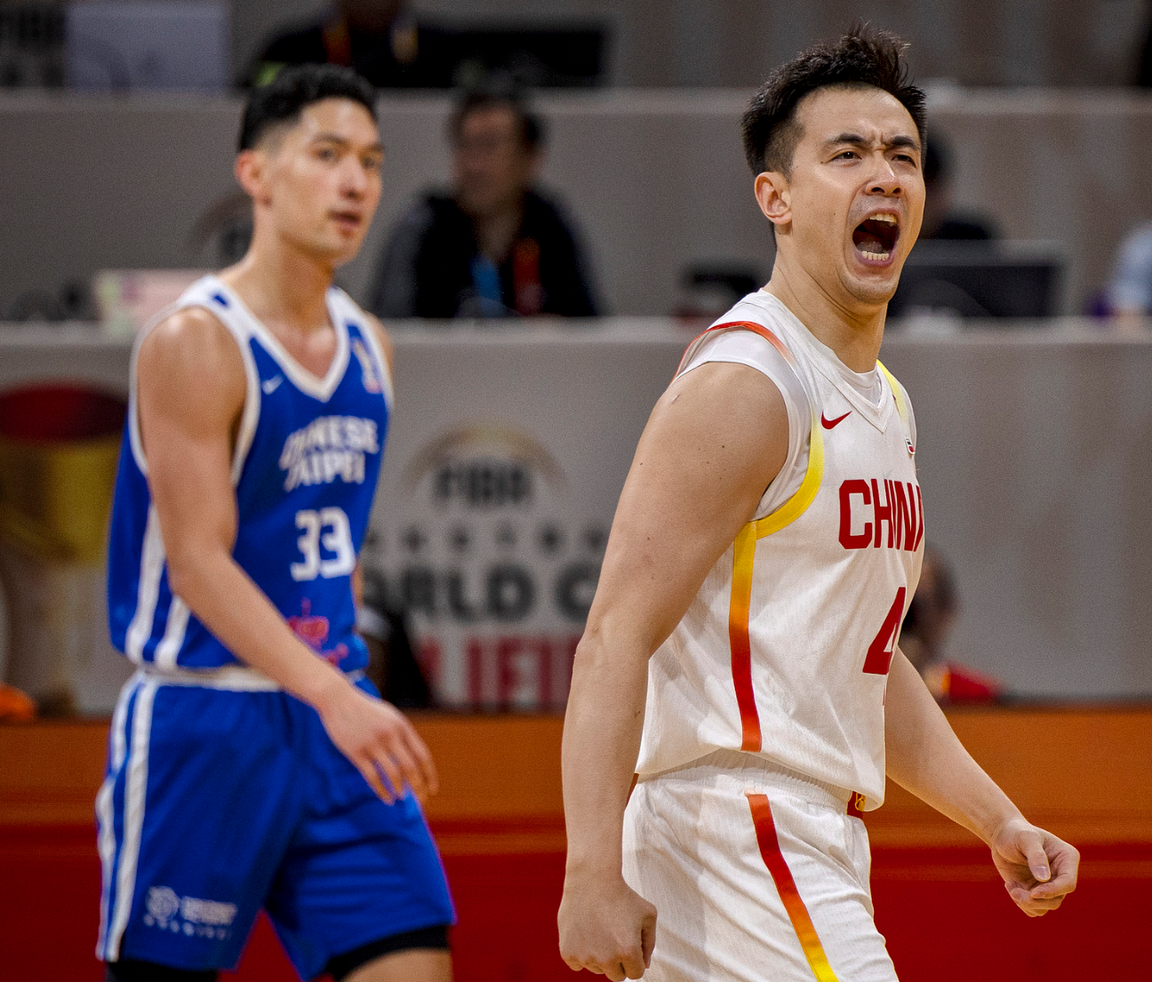 开云-5分钟4犯仍男篮功臣！末节超远三分绝平值千金 赵继伟14分钟13分